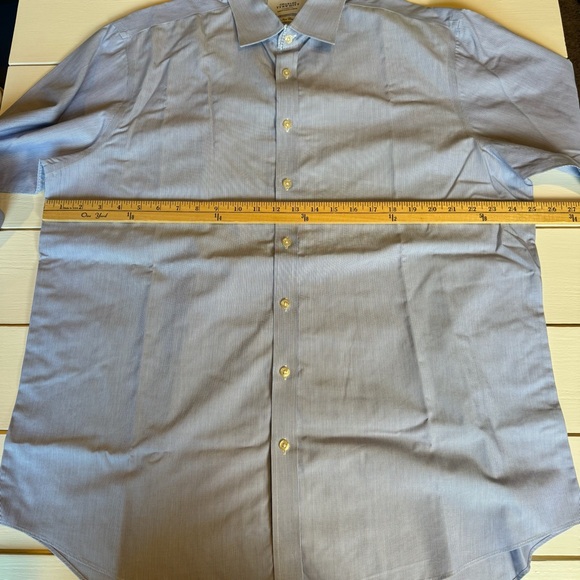 Charles Tyrwhitt Dress Shirt
Non Iron Classic Fit - Picture 6 of 7
